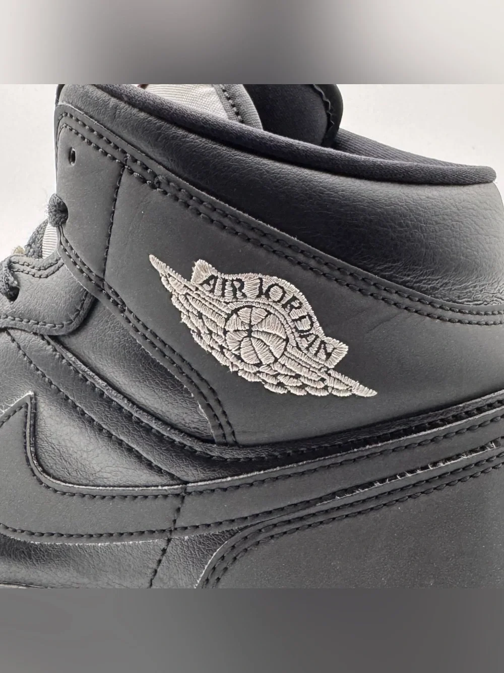 Air Jordan 1 Mid Black Light Smoke Grey Men s 11.5 HV5177-010 Sneakers